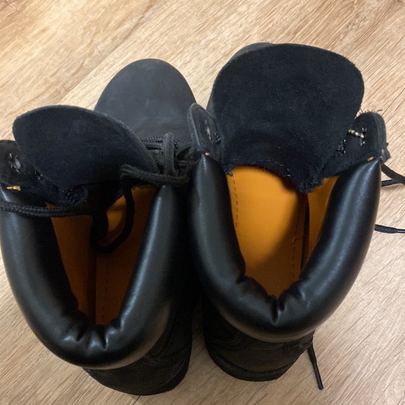 Kids timberland leather boots only been worn once like brand new - Picture 6 of 8